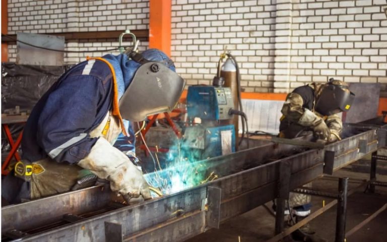Simple Drawing of Electric Arc Welding Form Strong, Stable Joints